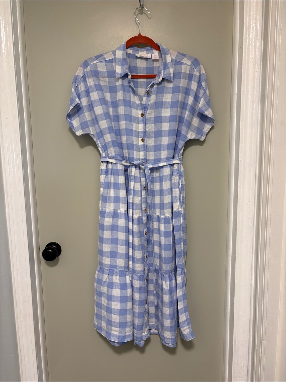 Isaac Mizrahi button front tiered linen dress with pockets. Size S